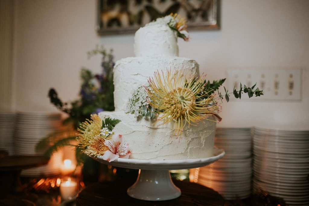 hawaii wedding cake