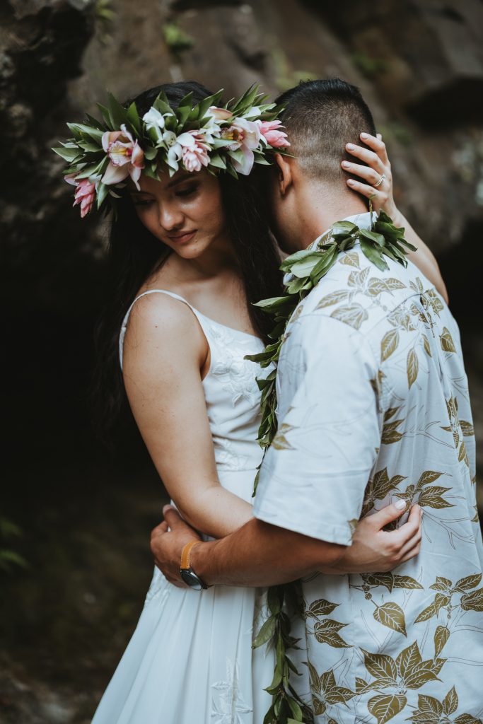 lava rocks wedding, volcanic wedding, modern wedding in hawaii, hawaii flowers